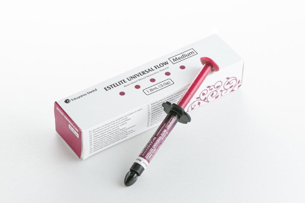 Estelite Universal Flow Medium suyuq plombalash materiali, shprits 3.0 g (Tokuyama, Yaponiya)