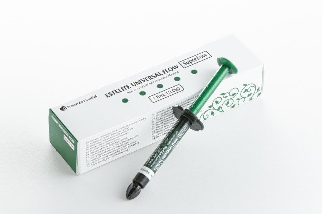 Estelite Universal Flow Super Low suyuq plombalash materiali, shprits 3.0 g (Tokuyama, Yaponiya)