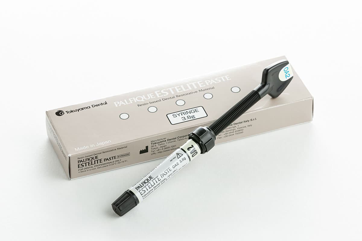 Palfique Estelite Paste plombalash materiali, shprits 3,8 g (Tokuyama, Yaponiya)